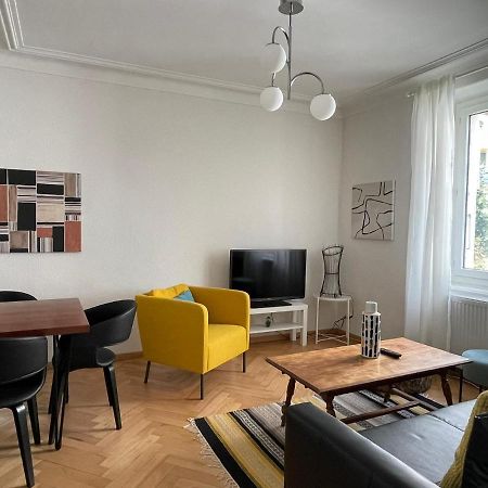 Appartement Luna Avec Parking Couvert Prive Le Locle Exteriör bild