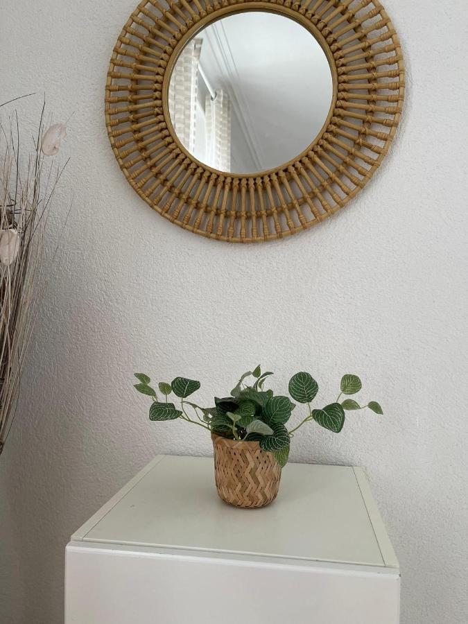 Appartement Luna Avec Parking Couvert Prive Le Locle Exteriör bild