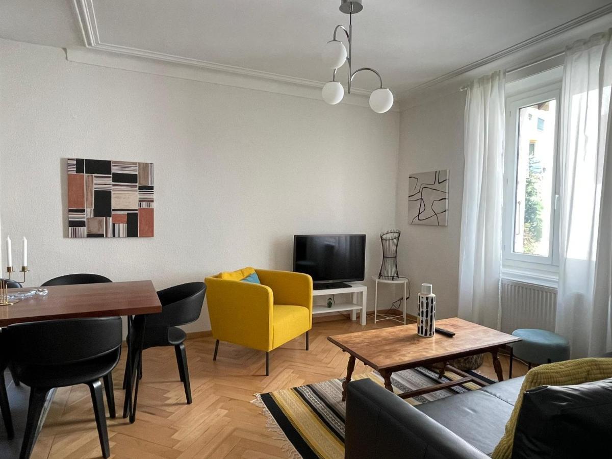 Appartement Luna Avec Parking Couvert Prive Le Locle Exteriör bild