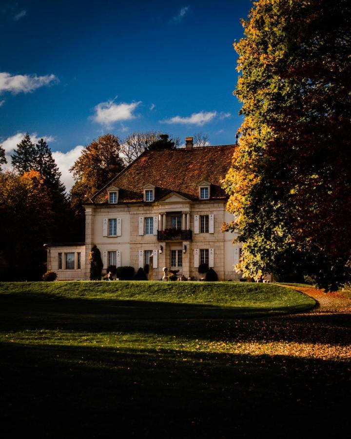 Appartement Luna Avec Parking Couvert Prive Le Locle Exteriör bild